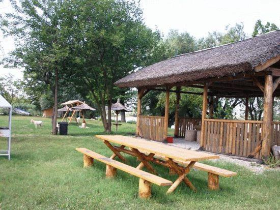 Hotel Wels Baltenii de Sus Екстер'єр фото